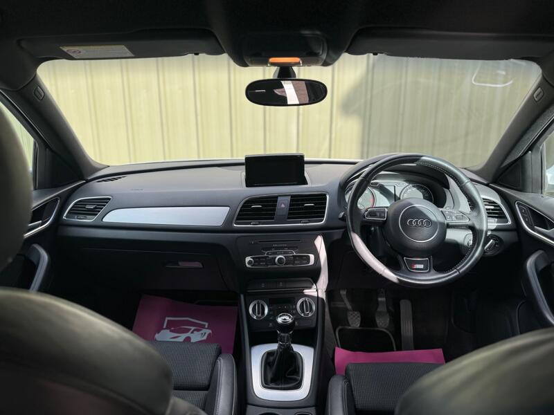 View AUDI Q3 2.0 TDI S line